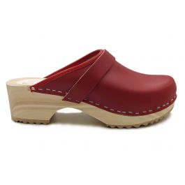 AM Toffeln 100 Clogs in Red | World of Clogs